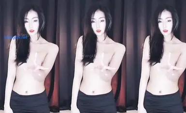 ซิงเย่ สาวสวัสดิการแสนสวยของ NetEase CC มีการเปิดเผยช่องคลอดและเต้นยั่วยวนแบบเฉพาะตัวขนาดใหญ่ เธอสัมผัสตัวเอง ใช้พร็อพ และสอดใส่เข้าไปในป่าดำหนาของเธอ (4)