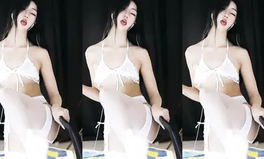 ซิงเย่ สาวสวัสดิการแสนสวยของ NetEase CC มีการเปิดเผยช่องคลอดและเต้นระบำยั่วยวนแบบเฉพาะตัวขนาดใหญ่ เธอสัมผัสตัวเอง ใช้พร็อพ และสอดใส่เข้าไปในป่าดำหนาของเธอ (8)