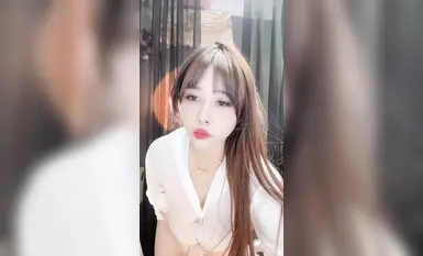 Gadis Manis Huajiao, seorang penstrim langsung berkualiti tinggi, melakukan tarian bogel dan melancap; dia mempunyai susuk tubuh dan penampilan yang menakjubkan (5).