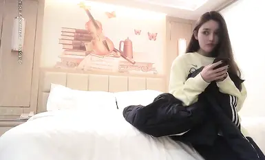 그는 언제나 뛰어난 안목으로 최고의 모델들만 골라왔다. 이번 모델들은 하얀 피부에 아름다운 외모, 놀라운 몸매를 자랑하는, 마치 열정적인 섹스를 즐기는 온화한 여신 같다.