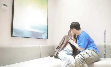 Model cantik, penampilan yang memukau, alat wajib untuk ciuman Perancis, foreplay, menunggang di atas, 69, seks oral, erangan dan nafasnya yang tercungap-cungap sangat memikat.