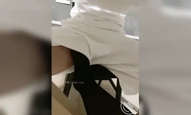 ครูแม่ลูกอ่อนร่วมเพศกับลูกชายในห้องทำงานของสามี