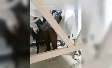 ครูแม่ลูกอ่อนร่วมเพศกับลูกชายในห้องทำงานของสามี