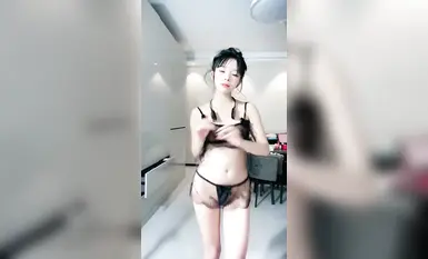 Penari bogel yang muda, kecil molek, dan anggun, 【Lolita Tauge】, menari bogel sepenuhnya, mendedahkan ketiga-tiga titik dan memancarkan daya tarikan seperti lolita (2).