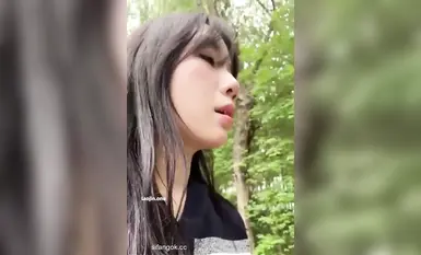 2025年12月新作，万元定制，主人给的任务【小妹】勾搭老大爷，露胸给老头看，让老头点评胸部，想给老头口交被老头拒绝！