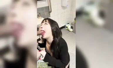 噗噗waifupupu12_13反差婊开裆黑丝公共厕所啪啪真刺激