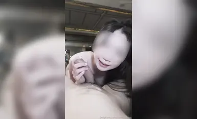 台湾童颜巨乳美尻白虎小只马博主【Demi 爹咪】原本只是要测试新设备的_结果忍不住就想拍给大家看嘻嘻，喜欢第一人称吗？