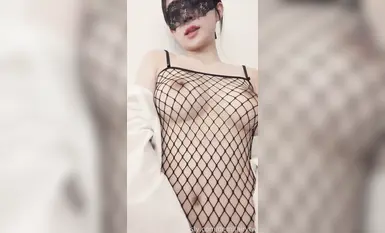 台灣童顏巨乳美尻白虎小隻馬博主【Demi 爹咪】第一人稱_人家以為你說的網襪是這種