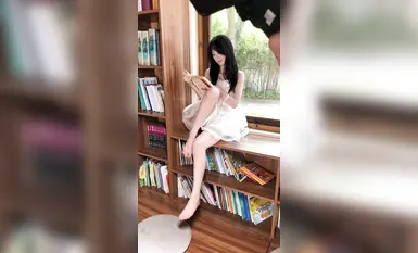 足模攝影福利【青檸映畫 】鄰家清純少女【阿慌】公主吊帶連衣裙看書 (2)