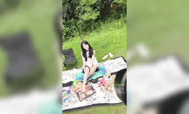 Mga benepisyo sa pagkuha ng litrato ng mga modelo ng paa [Lime Film] Puro at inosenteng babae sa tabi [A Huang] Pagkamping sa damuhan (1)