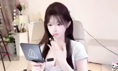 頂流女神【Hahaha_ha2】最新門票噴水大秀合集，各種情趣制服誘惑， 多個道具抽插 多次潮噴 淫水如高射炮 噴的地板上猶如一片汪洋 (8)