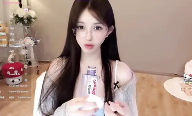 顶流女神【Hahaha_ha2】最新门票喷水大秀合集，各种情趣制服诱惑， 多个道具抽插多次潮喷淫水如高射炮喷的地板上犹如一片汪洋(93)