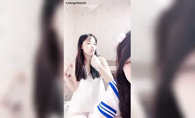 校花首次带闺蜜下海直播【邪恶双马尾】以身作则~道具狂插(19)