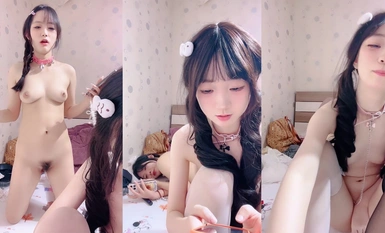 校花首次带闺蜜下海直播【邪恶双马尾】以身作则~道具狂插(27)