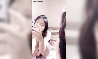 The school beauty brought her best friend to the sea for the first time to do a live broadcast [Evil Twin Ponytails] and set an example~ props were inserted wildly (3)