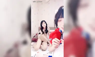 สาวสวยประจำโรงเรียนพาเพื่อนสนิทของเธอไปทะเลเป็นครั้งแรกเพื่อถ่ายทอดสด [Evil Twin Ponytails] และเป็นตัวอย่าง~ มีการใส่พร็อพเข้าไปอย่างบ้าคลั่ง (34)