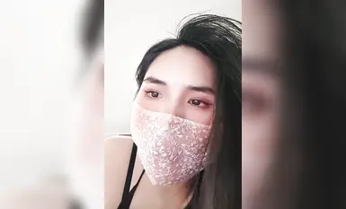 [라이 형제의 명령] 집에서 타이트한 요가 바디수트와 검은 스타킹을 입고 고속으로 손을 잡고 있는 통통한 젊은 여성, 체액이 쏟아져 나오는 모습 (2)