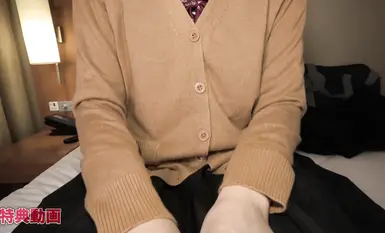 fc2-ppv-4833894 無碼 <前清純偶像練習生製服照，18歲，坂道系列> 粉紅嫩私處大開！新鮮私處敞開供人觀賞 ♡ 超近特寫！附贈評測特典