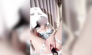 namprikk, ang babaeng Thai na may spout ng tubig, 7