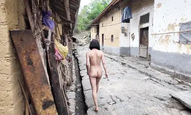 [cikaimoon] การกระทำที่แสดงออกต่อสาธารณะอย่างเกินขอบเขตครั้งล่าสุด ขณะเดินเล่นในหมู่บ้านแห่งหนึ่งทางตอนเหนือของมณฑลกวางตุ้ง และไปหยอกล้อชายชราในบ้านหลังหนึ่ง