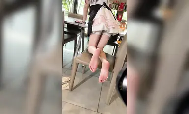 足模摄影福利【青柠映画】邻家清纯少女【阿慌】服务员指甲油素材