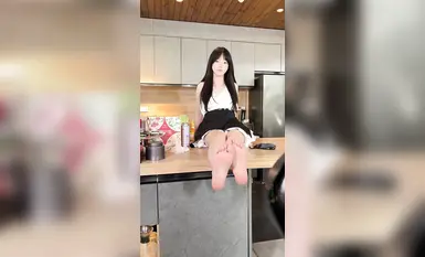 足模摄影福利【青柠映画】邻家清纯少女【阿慌】服务员指甲油素材