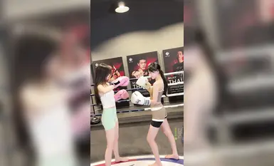 足模攝影福利【青檸映畫 】鄰家清純少女【阿慌】阿慌&小小 （純裸足）泰拳 (2)