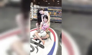 足模攝影福利【青檸映畫 】鄰家清純少女【阿慌】阿慌&小小 （純裸足）泰拳 (2)