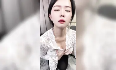 最新の快手リーク！性的解放アイテム、巨乳と巨尻の熟女【夢夢眠い】顔穴セックス×揺れる胸トップC字裸、超おすすめ（1）