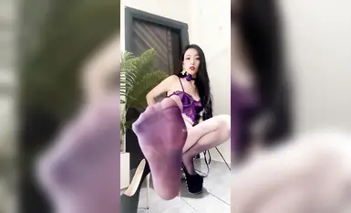 Pinakabagong paglabas ng Kuaishou! Isang napakaganda at eleganteng babaeng may sapat na gulang [Wow, Auntie] ang naglantad ng kanyang mga utong, nagsasalsal, inalog ang kanyang mga suso at puwitan, umihi, parang reyna at malaswang balangkas (2)