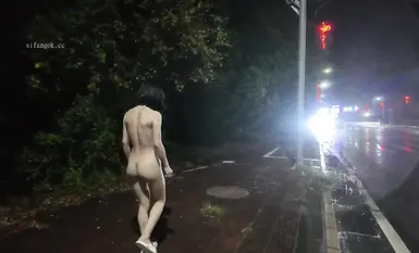 網紅人氣露出女神【cikaimoon】鄉間露出 農民大叔熱情搭話無心幹活 (2)