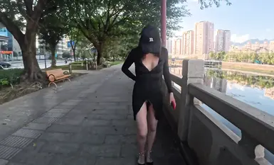 网红人气露出女神【cikaimoon】乡间露出农民大叔热情搭话无心干活(4)