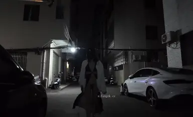 網紅人氣露出女神【cikaimoon】城市街頭露出 從白天到黑夜，大叔們看得流口水 (1)