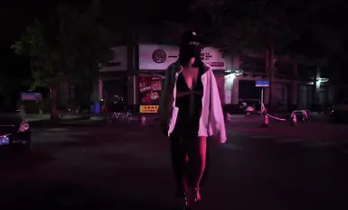 網紅人氣露出女神【cikaimoon】城市街頭露出 從白天到黑夜，大叔們看得流口水 (1)