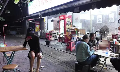 网红人气露出女神【cikaimoon】城市街头露出从白天到黑夜，大叔们看得流口水(3)