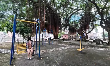 网红人气露出女神【cikaimoon】最新极限人前露出街头故意全裸勾引老头(2)