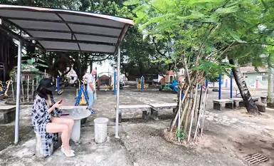 网红人气露出女神【cikaimoon】最新极限人前露出街头故意全裸勾引老头(2)