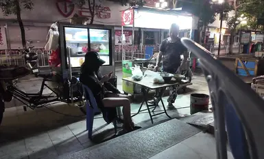 Popular internet celebrity and revealing goddess [cikaimoon] went out for a late-night snack and was filmed by passersby with their phones. (1)