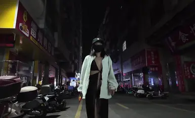 网红人气露出女神【cikaimoon】深夜出门吃夜宵城市露出，被路人拿手机拍摄(2)