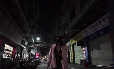 网红人气露出女神【cikaimoon】深夜出门吃夜宵城市露出，被路人拿手机拍摄(2)