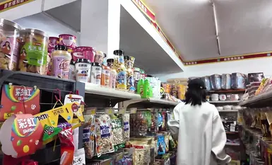 网红人气露出女神【cikaimoon】深夜出门吃夜宵城市露出，被路人拿手机拍摄(2)