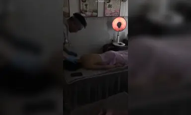 Siling itu mendedahkan karya baharu seorang lelaki gila pada bulan Disember: kolam air panas bogel, urutan, dan diraba-raba semasa mencuci rambut (2).