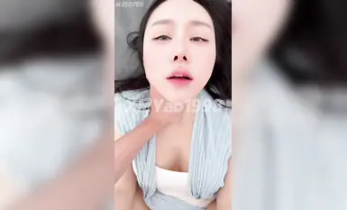 트위터 섹스 전문가이자 95세의 남편에게 배신당한 부부의 여왕 "타이드 멍야오"가 "바람맞은 아내"에서 활약합니다.