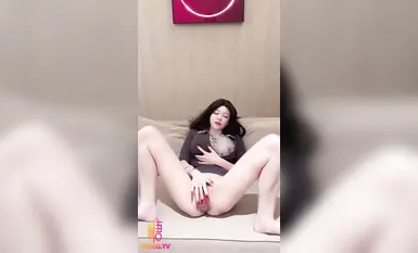 Vlog Sugar Heart [Quan hệ bằng miệng và nuốt tinh dịch] Người phụ nữ trưởng thành siêu gợi cảm mặc vớ đen_Thủ dâm trên ghế sofa_Khuôn mặt và âm đạo trong cùng một khung hình_Không thể kiềm chế được_AnX (lananlanan)