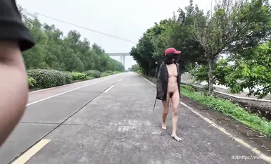 Influencer dalam talian popular dan dewi pendedahan [cikaimoon] berjalan-jalan di luar, menuju ke mana sahaja terdapat orang ramai! 3