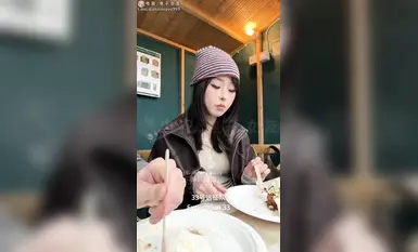 推特极品阿黑颜反差骚母狗「Pupu噗噗」一个平常的一天，噗噗被抱起来操了，口爆吸精