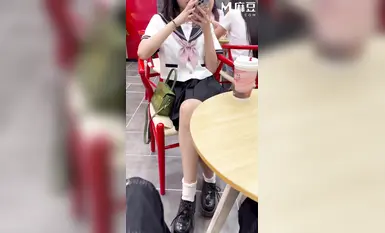 [Premium Pickup] Little Lu Bu - Membawa rakan sekelas berpakaian seragam kelasi dengan sikap yang sangat elegan ke hotel untuk minum teh susu, melakukan hubungan seks dengan mainan sehingga dia sangat gatal, perbualannya sangat menarik, saya mahu klimaks 