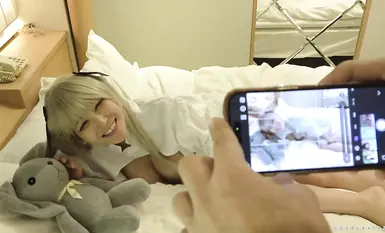 [Seks dengan Wanita Hamil] Menggayakan cosplay seorang pengasuh muda yang comel ala loli, cantik dengan payudara merah jambu, susu besar dan putih, protagonis lelaki itu tidak pernah merasai sesuatu yang begitu lembut sebelum ini dan serta-merta hilang ka