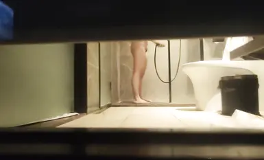酒店淋浴间 3 - 业余偷窥