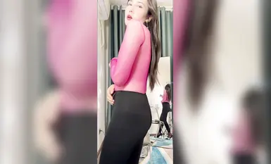 快手福利 超極品輕熟少婦『蝶蝶姐』可甜可御干凈粉嫩身材好客廳裸舞自慰絲襪塞逼 (1)